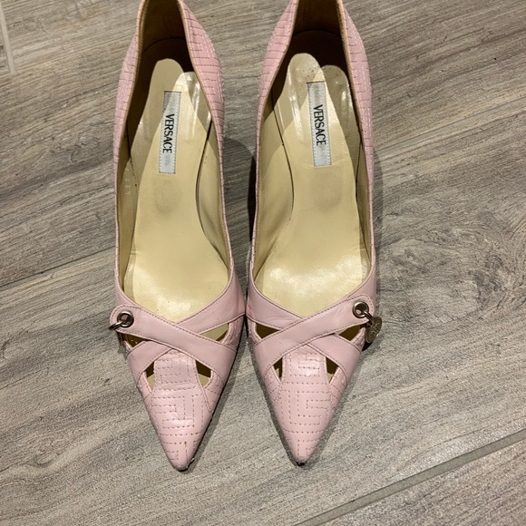 Light pink Versace pumps with Medusa charms - Picture 4 of 4